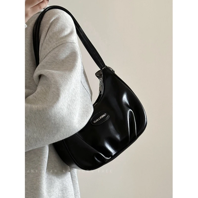 包包女2024新款小众高级感百搭腋下法棍包时尚褶皱单肩斜挎新月包