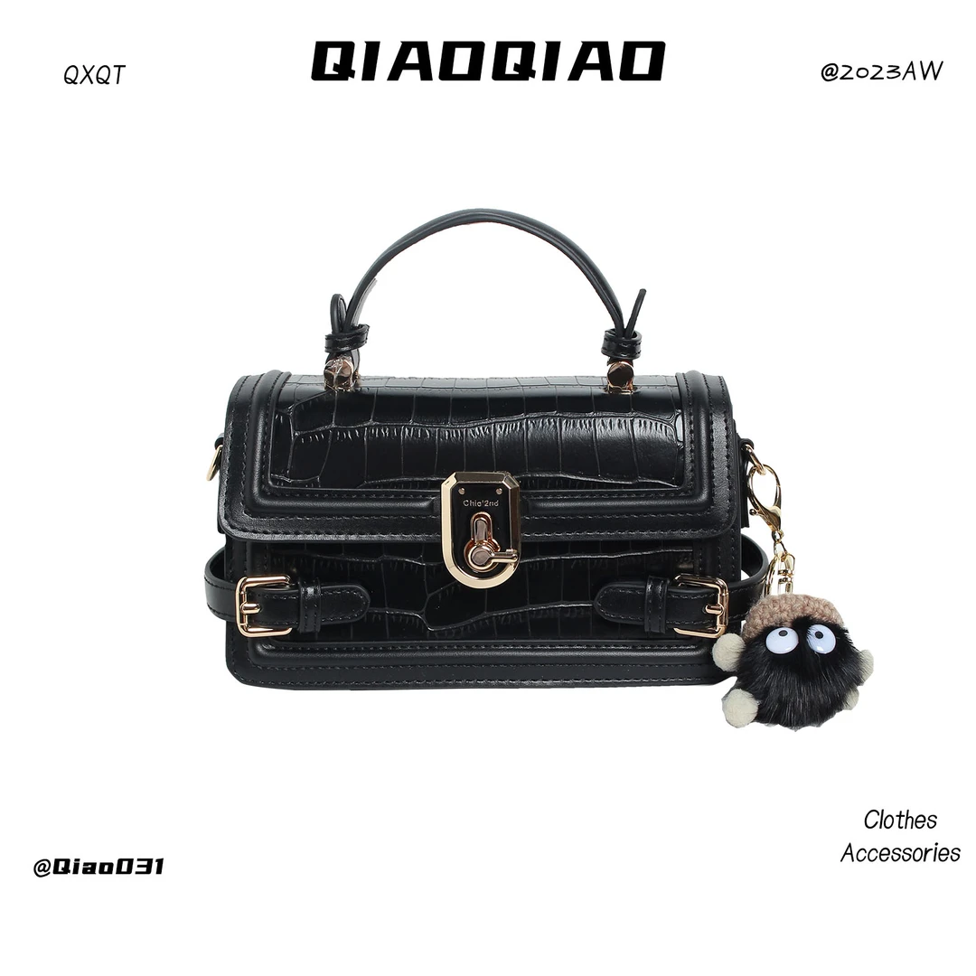 QXQT「鳄鱼双扣」荞荞秋设计感挎包QT1302