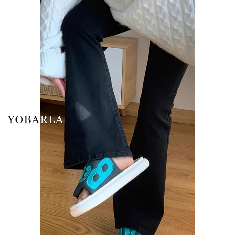 黑色微喇叭牛仔裤女大码2024冬季加绒高腰修身梨形身材弹力裤