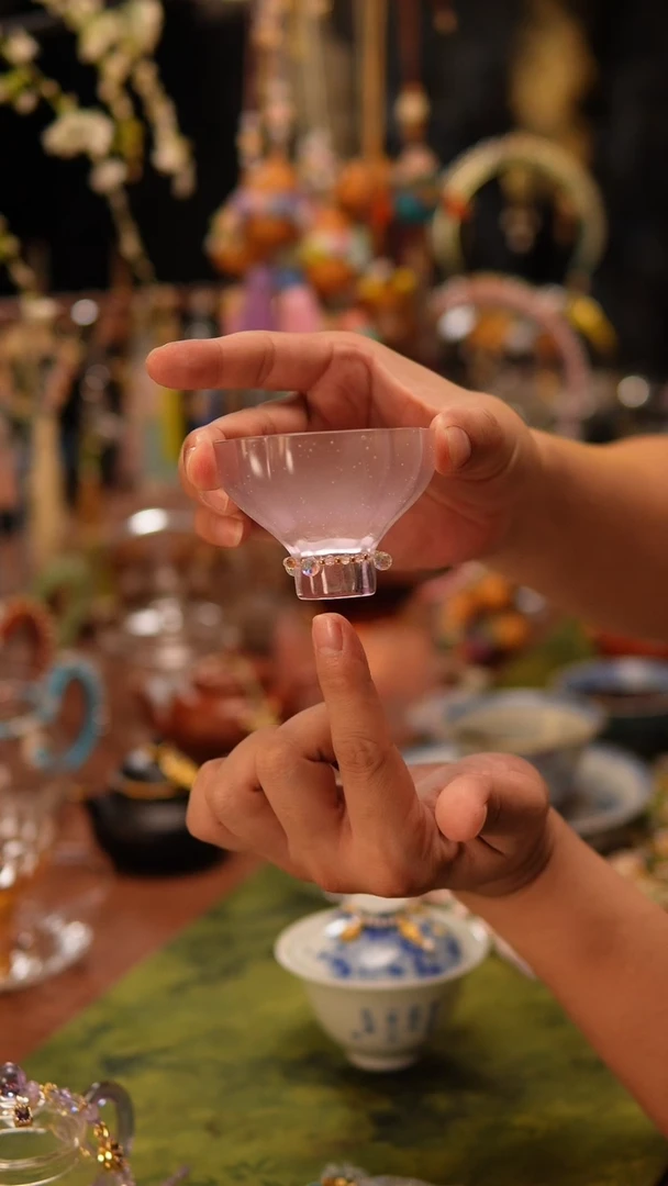 【闪购商品】杯紫色花口客杯-链子