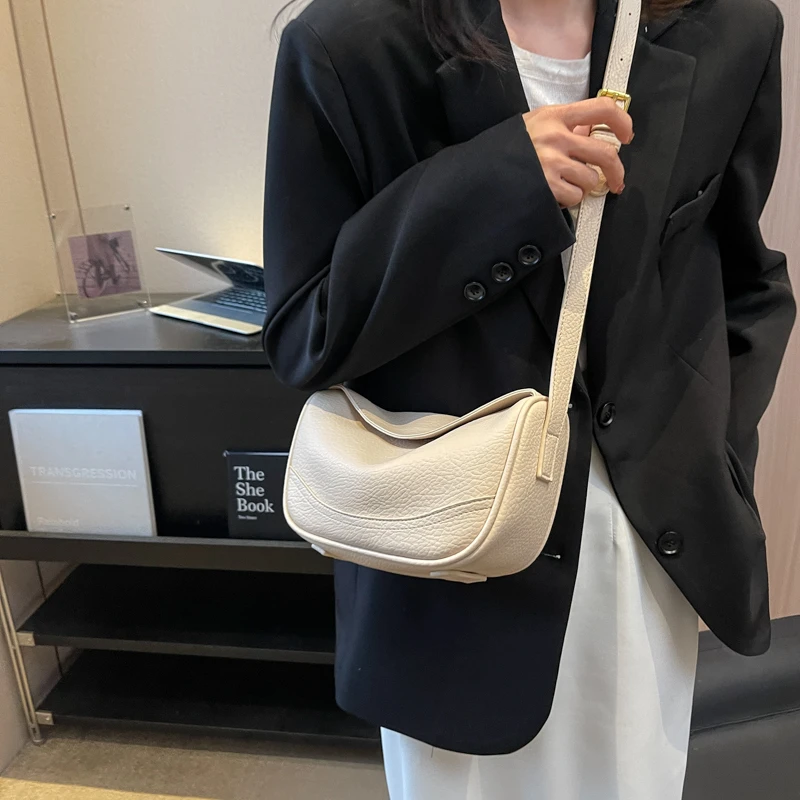 无性别慵懒风格单肩斜挎包2025春夏新款气质百搭款女士腋下单肩包