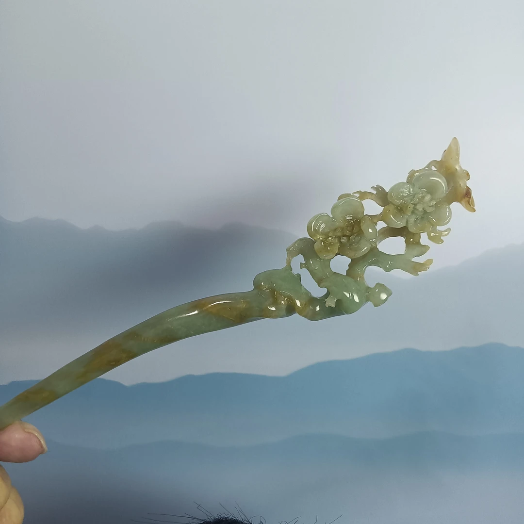 岫玉发簪手工雕刻，梅花俏色