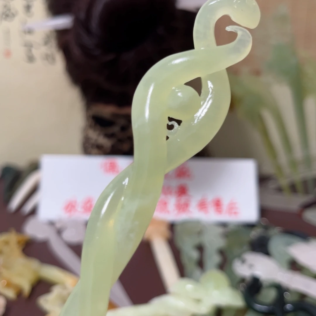透闪石-蛇纹石玉发饰合金