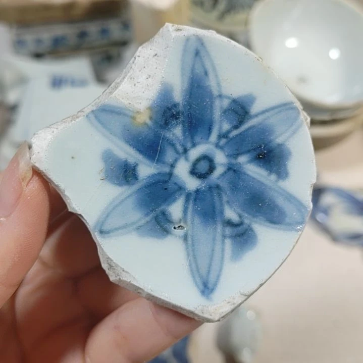 瓷片瓷片，瓷片，瓷片。