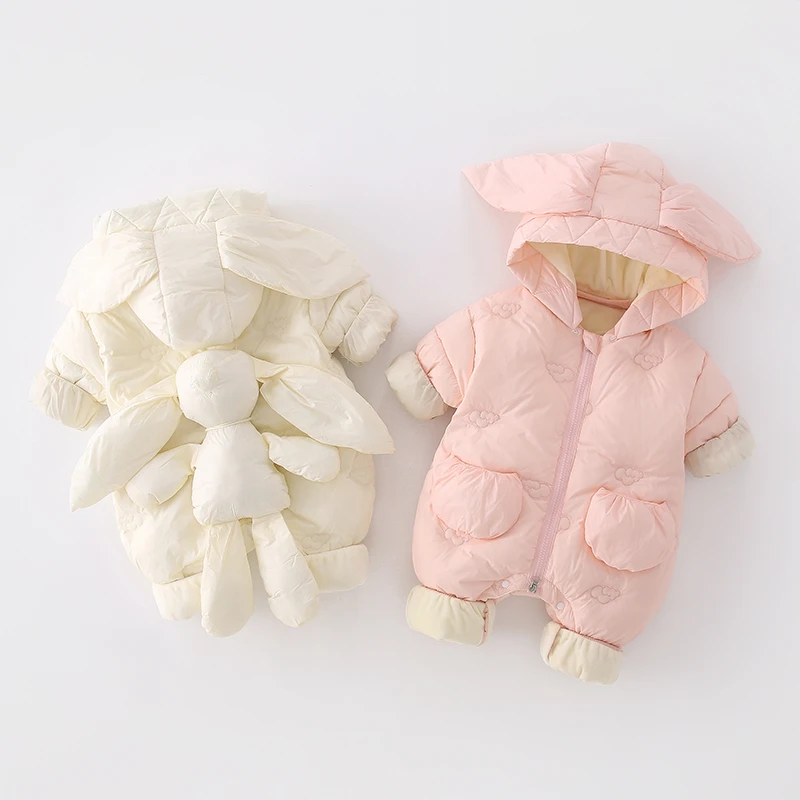 婴幼儿羽绒服白鸭绒女宝宝新生儿冬季套装连体衣外出抱哈衣爬爬服