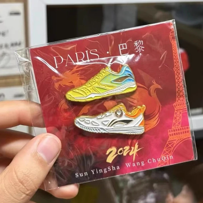 新款莎头组合周边巴黎奥运会孙颖莎王楚钦限定运动鞋pin金属徽章