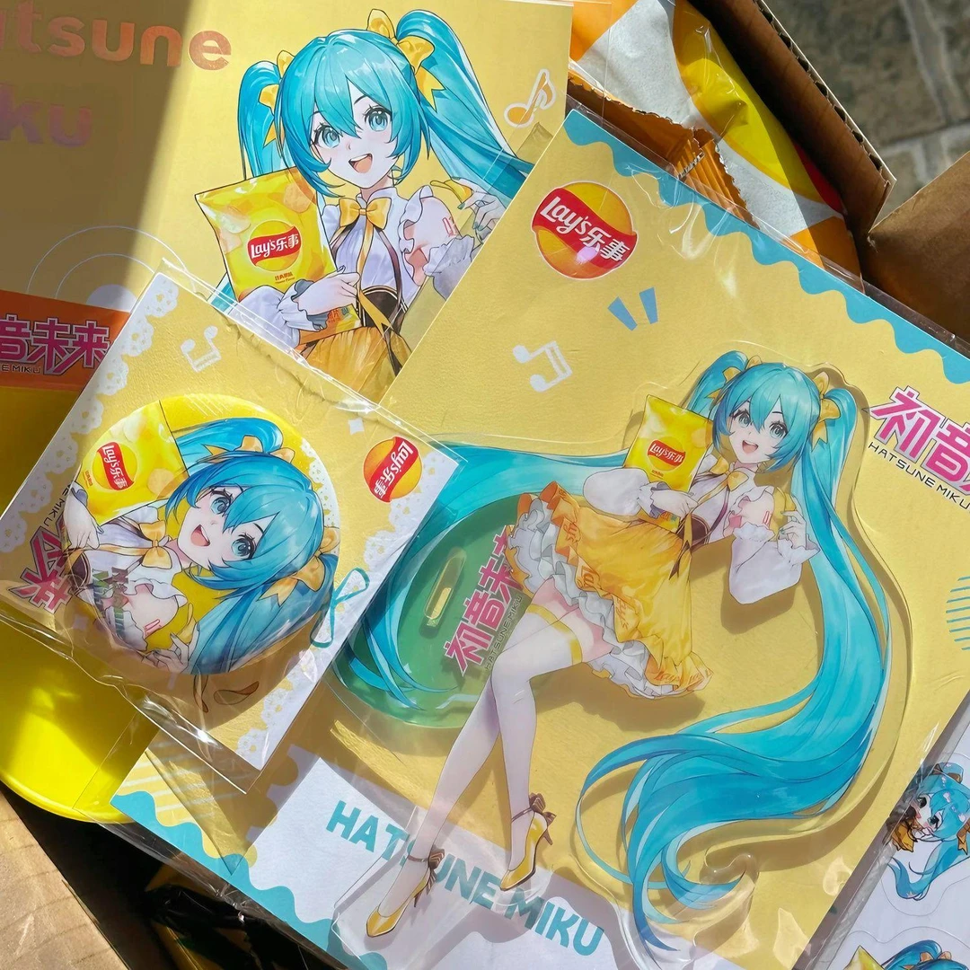 初音未来x乐事联名同人周边亚克力立牌吧唧高颜值徽章挂件装饰品