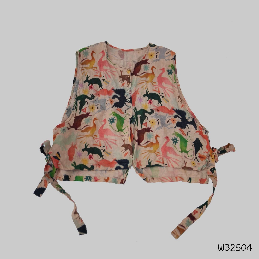 几见原创夏新品圆领可爱小动物印花系带植物染马夹马甲背心W32504