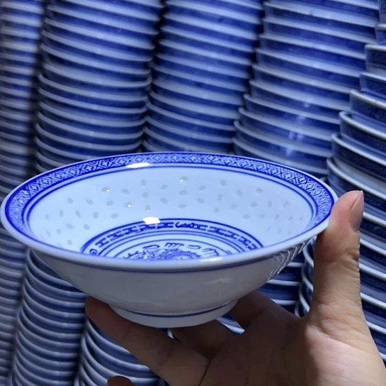 碗青花玲珑荷叶碗