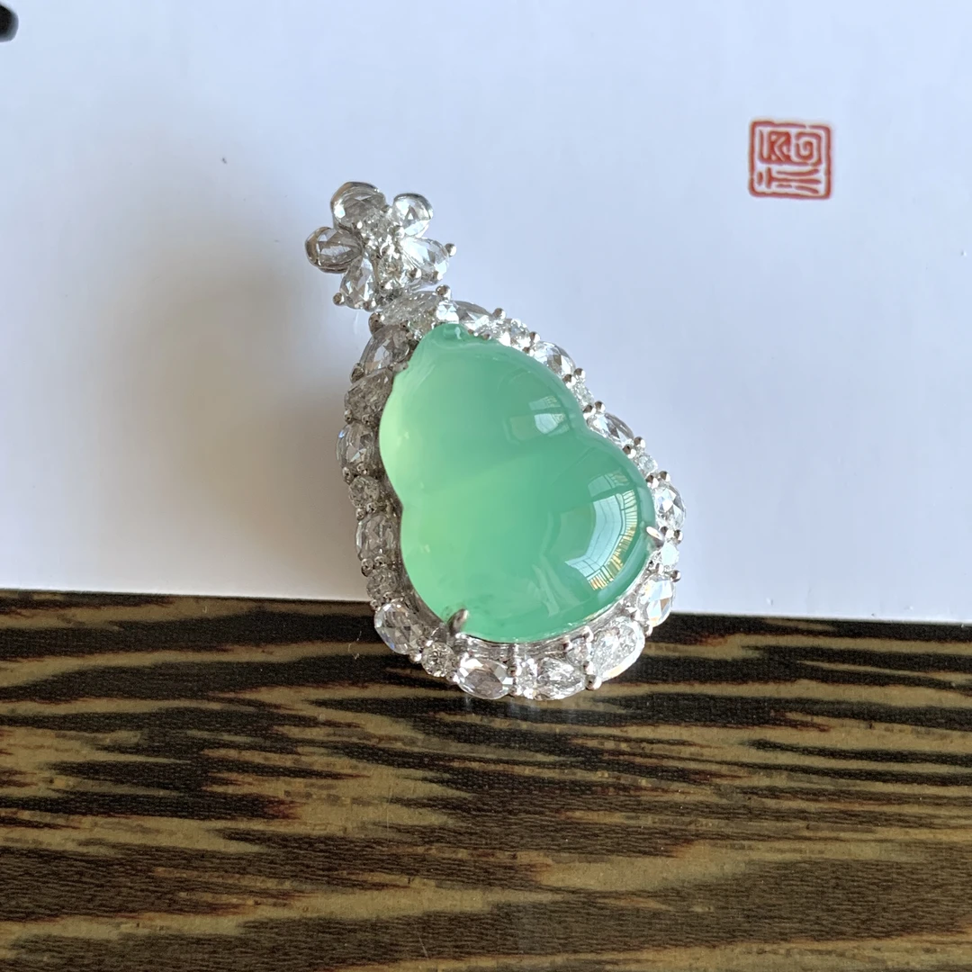 天然缅甸翡翠a货 满绿甜色胖葫芦 18k金镶嵌