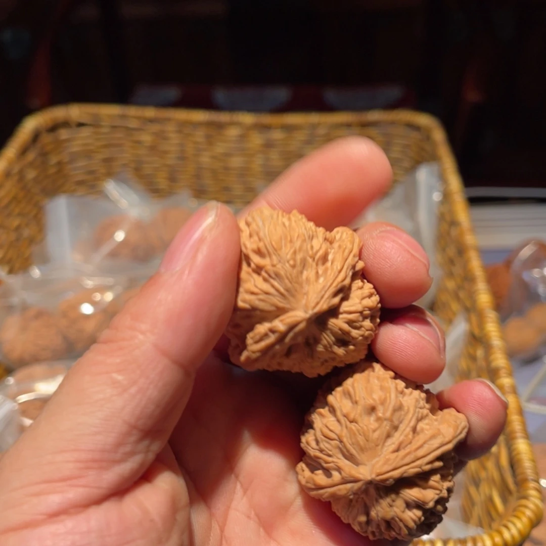 【闪购商品】文玩核桃吊坠鲨***?
