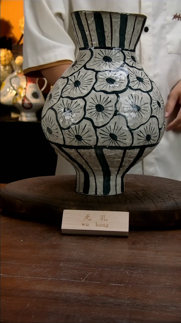 【闪购商品】18景德镇花瓶花器（高32口14）
