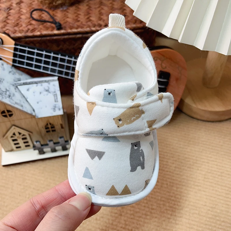 春秋婴儿鞋0-3-6-12个月软底不掉男女宝宝卡通步前鞋轻薄透气布鞋