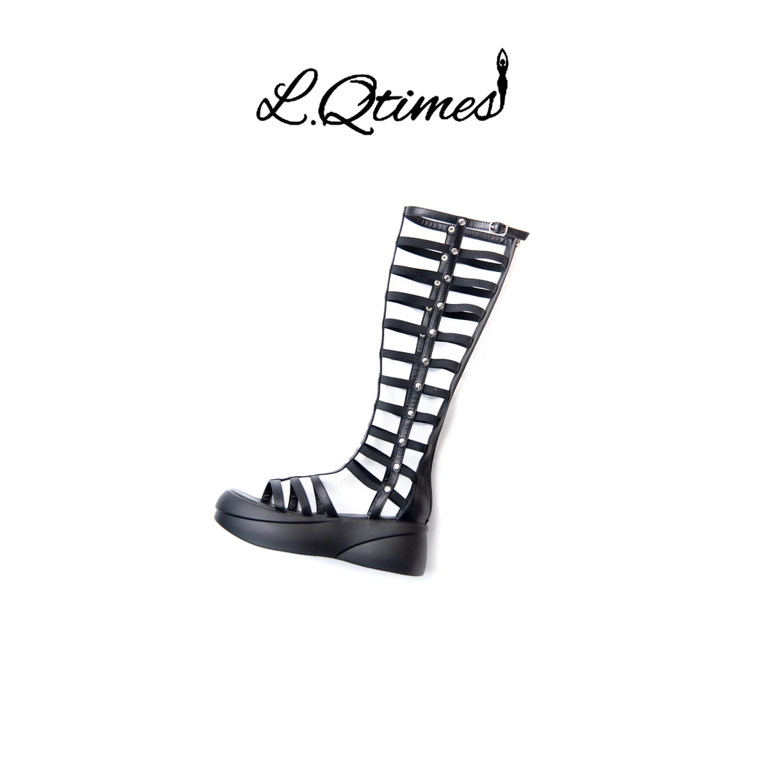 QTIME& 品牌设计师女装 松糕跟镂空时尚柳钉长筒靴  24200052