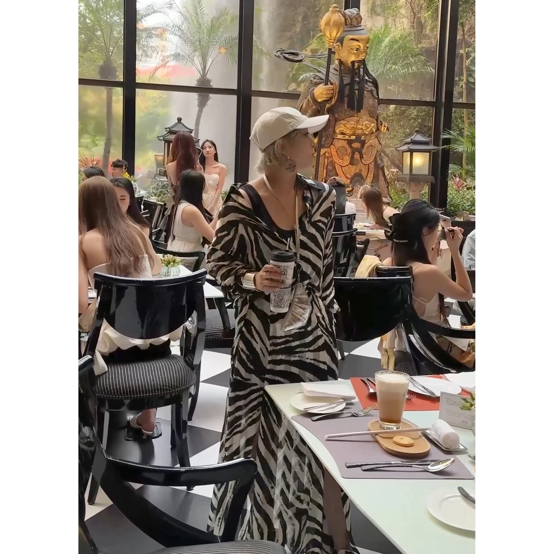 上玄水镜&【时装周-衬衫】品牌设计师女装  时尚黑白花纹  24121472