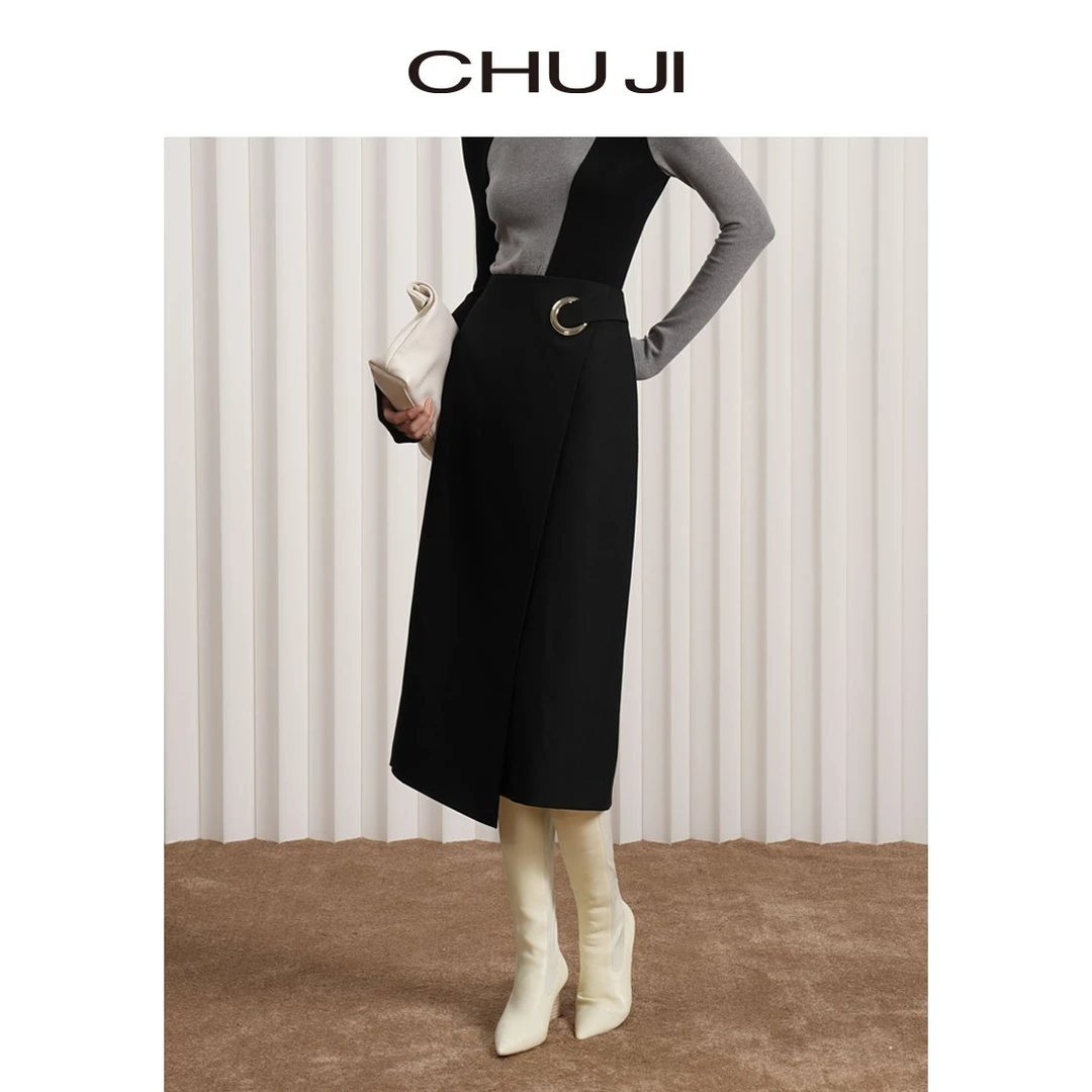 Chuji/出迹23春夏黑色折叠结构式圆扣显瘦半身裙-23S002L时尚修身