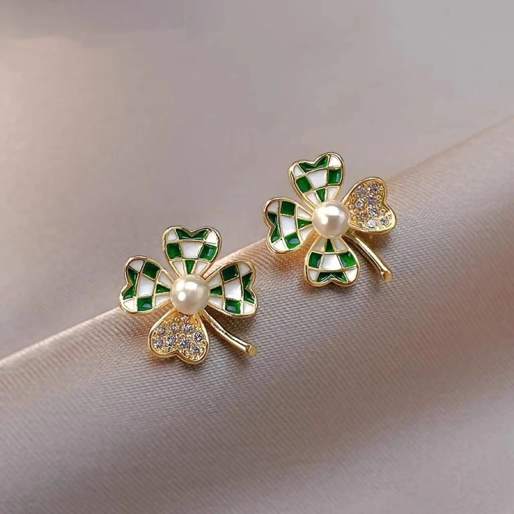 铜合金耳饰 四叶花甜美气质轻奢精致简约时尚百搭法式优雅耳钉