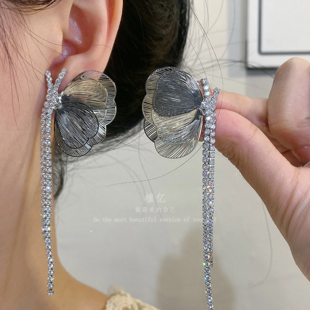 铜合金耳饰 镂空蝴蝶金属风甜美轻奢长款流苏清新高级时尚耳环