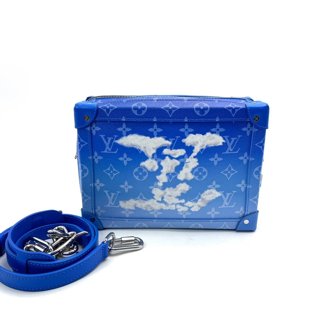 99新 LouisVuitton/路易威登 99新蓝色渐变晕染trunk斜挎包25/18