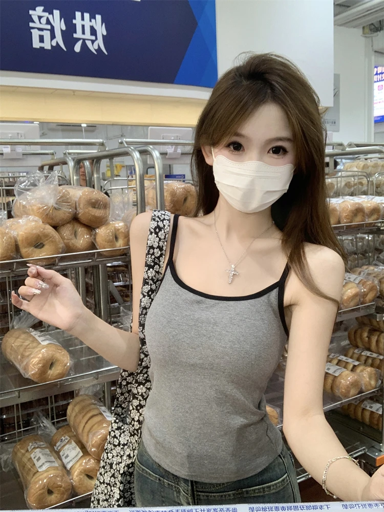 独特绝美灰色小吊带背心女夏季设计感修身遮副乳运动短款无袖上衣