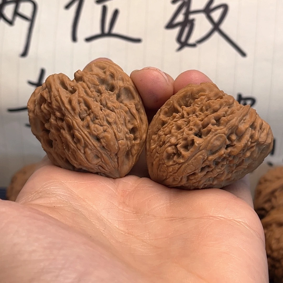 文玩核桃吊坠知****！天残脚南疆石