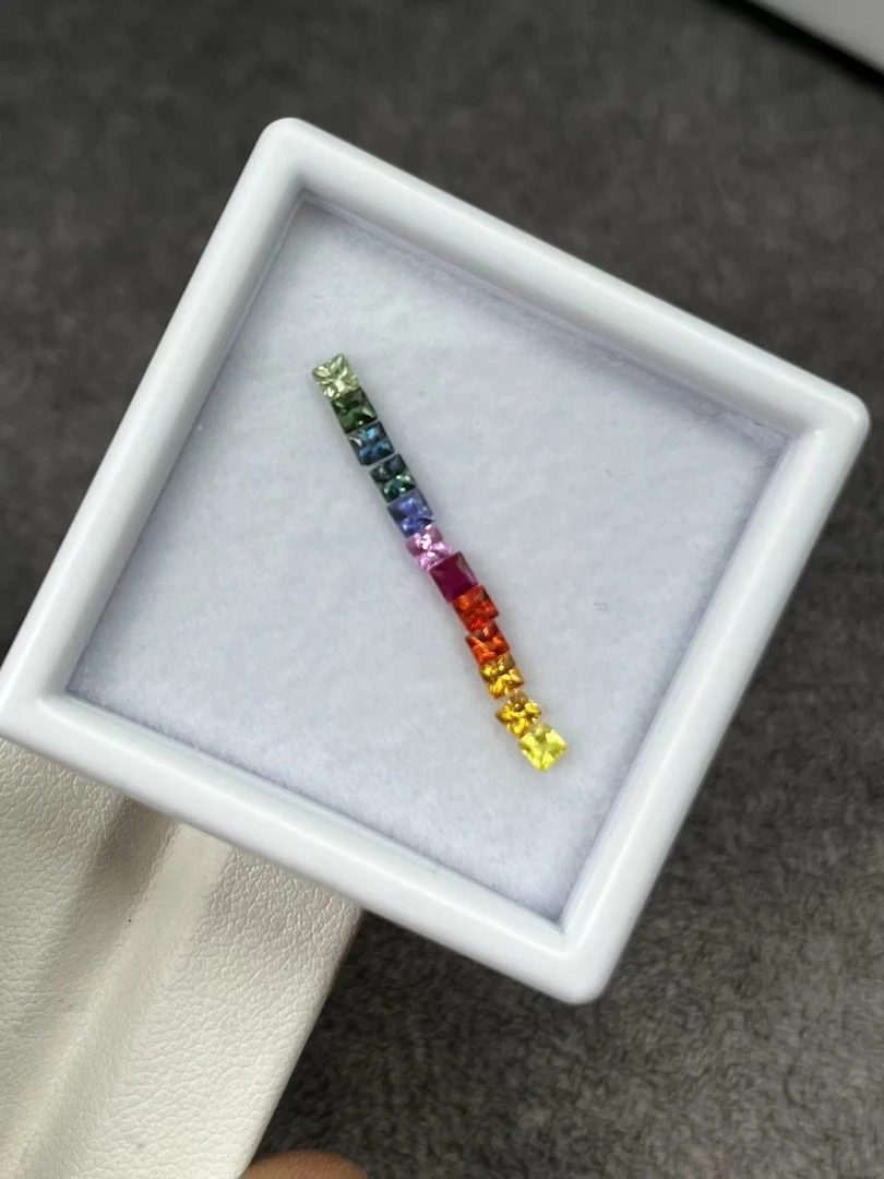 天然精切彩色蓝宝石彩虹条一组12颗