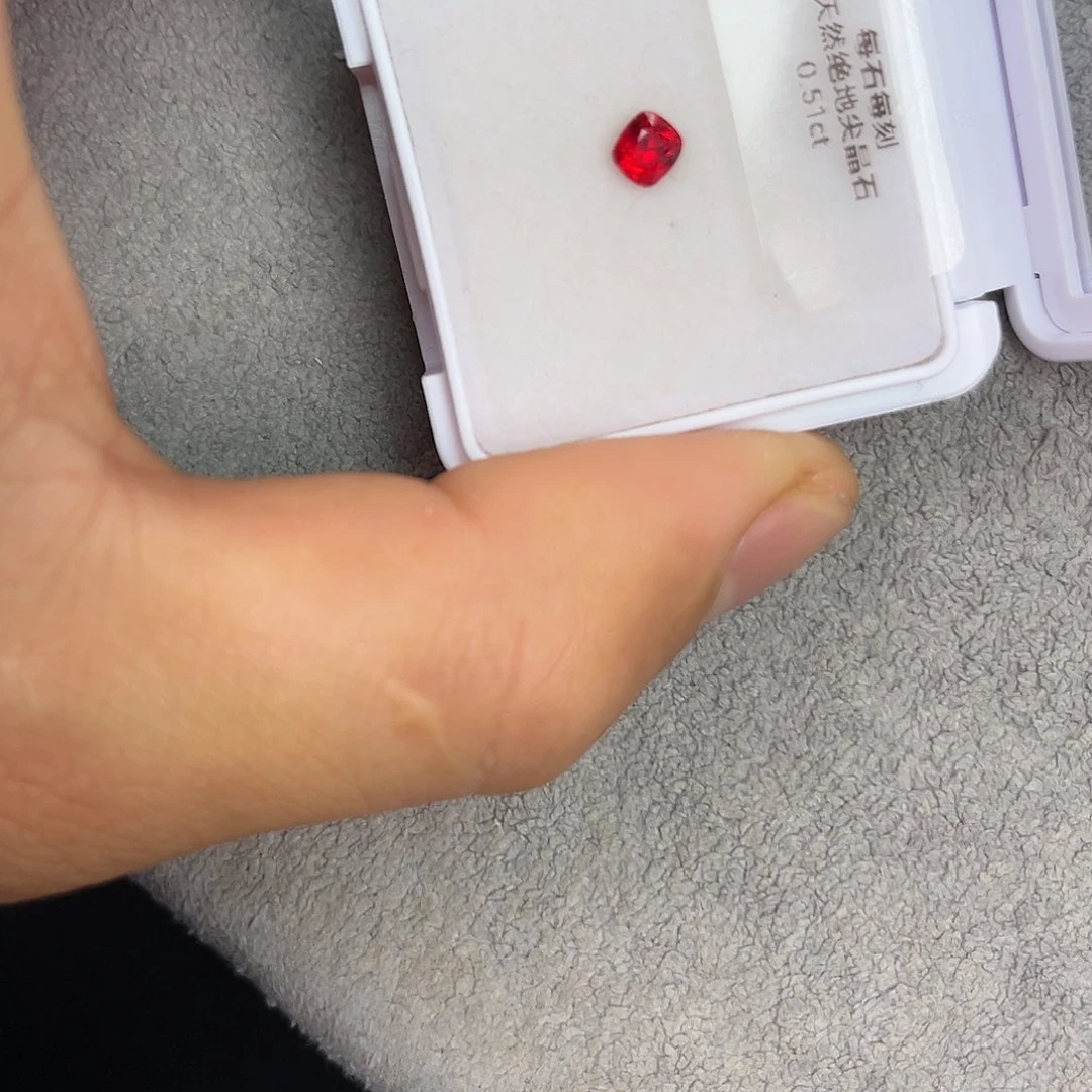 尖晶石裸石未镶嵌0.51Ct。