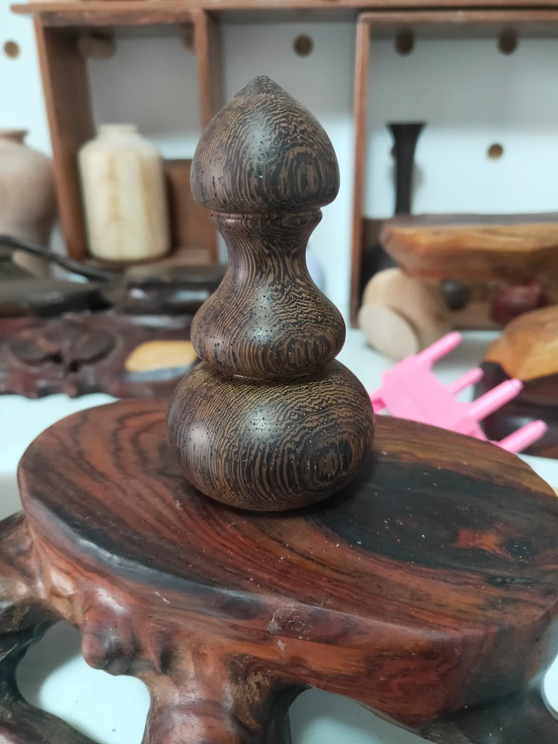 红木产品:鸡翅木产品桃心小葫芦，高品质大气品质优价廉手把件摆件