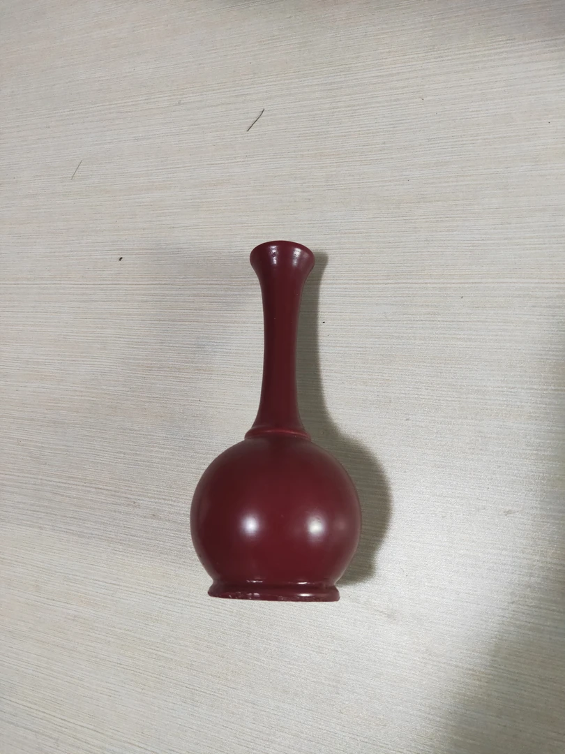 橡胶木:实木花瓶、摆件纯手工，可放玄关上，电脑旁成为一大亮点。