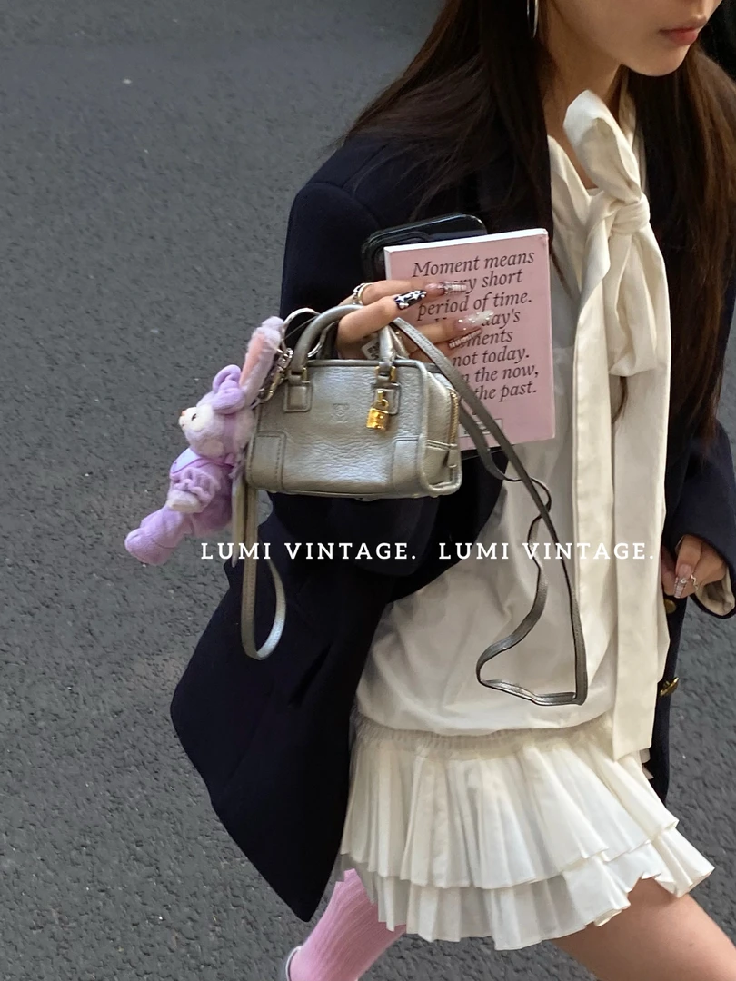 95新 LOEWE/罗意威 银色牛皮mini amazon手提包 46589399