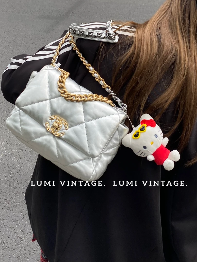 95新 Chanel/香奈儿 银色羊皮小号19bag单肩包71886279