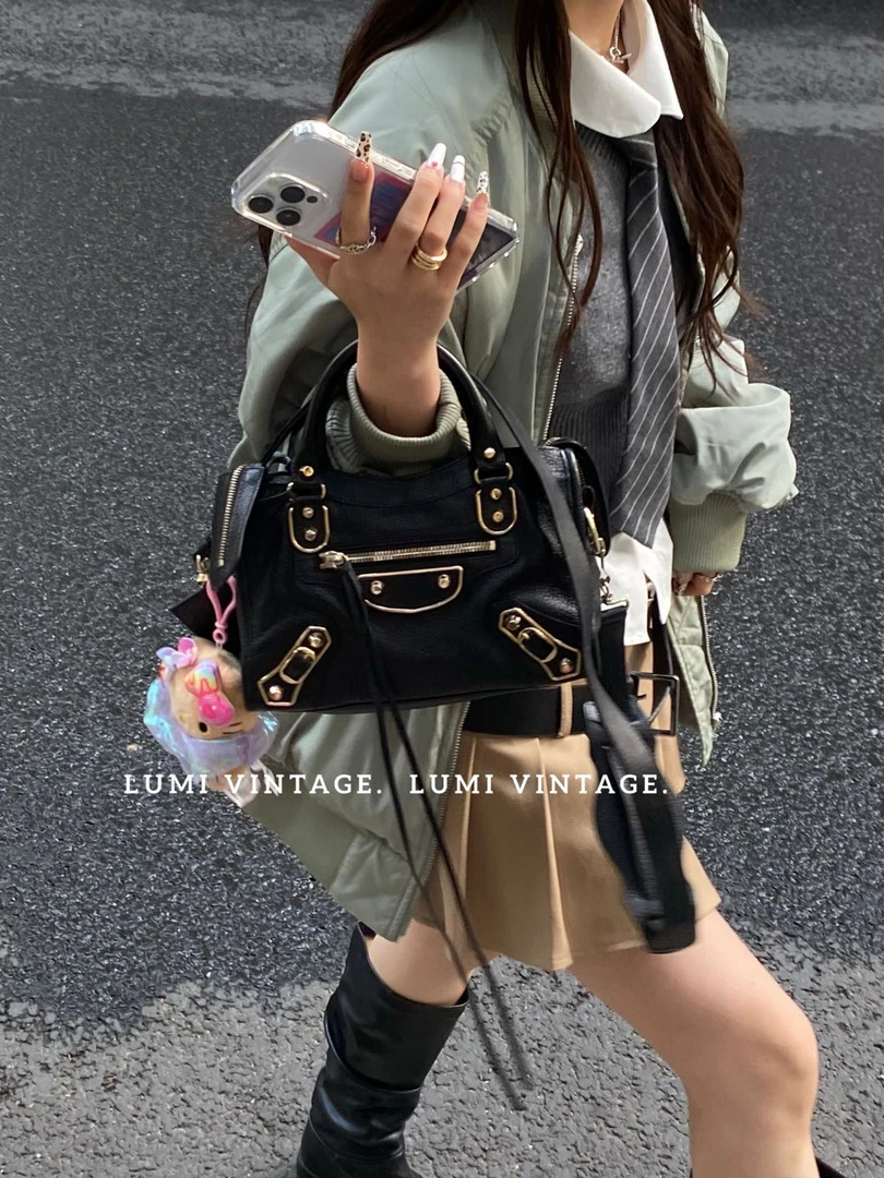 95新 Balenciaga/巴黎世家 黑金扣羊皮mini机车单肩包69503713