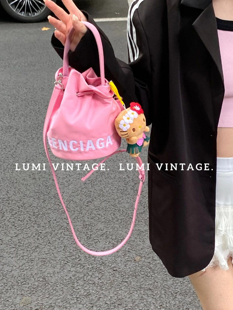 95新 Balenciaga/巴黎世家 粉色抽绳水桶包25222288
