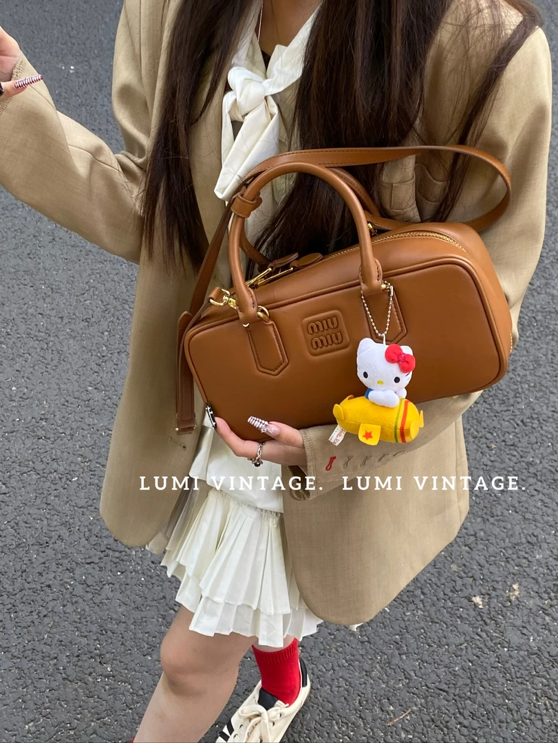 95新 MIU MIU/缪缪 新款中号光面羊皮焦糖色保龄球单肩包74601872