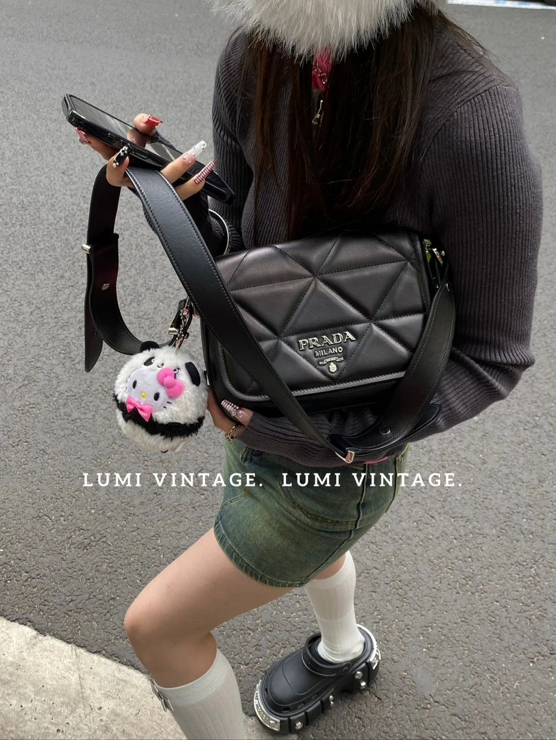 95新 Prada/普拉达 黑色羊皮spectrum斜挎包 47876059