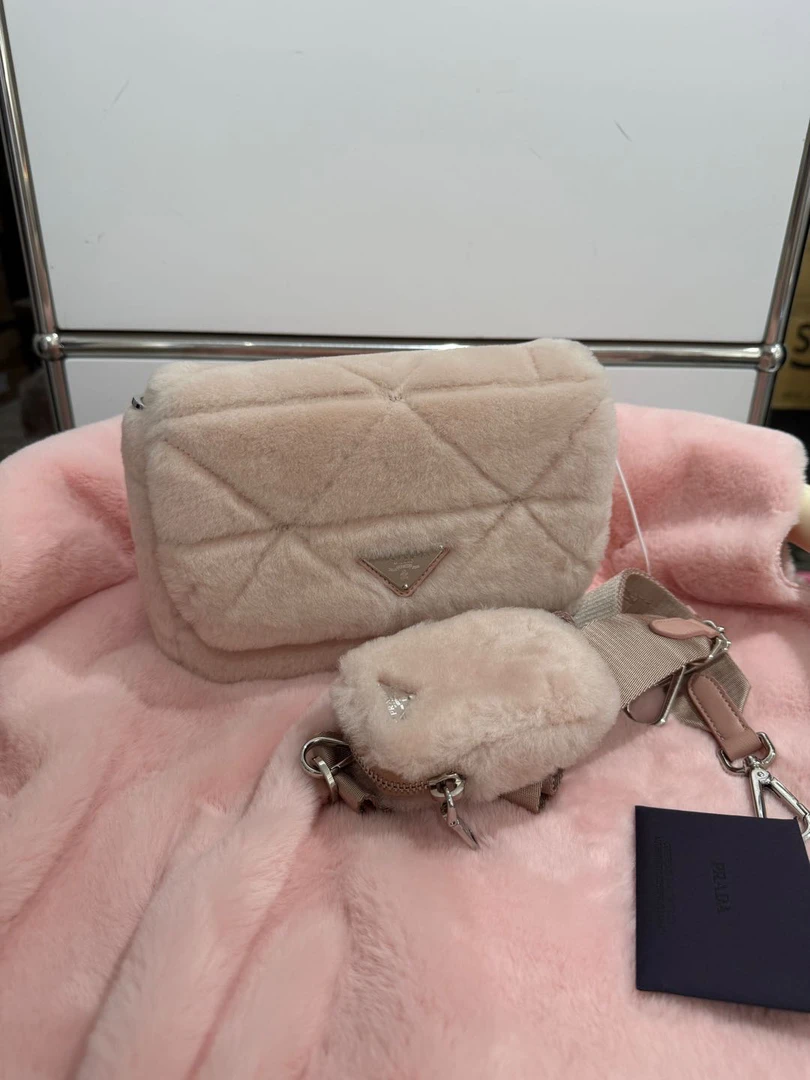 95新 Prada/普拉达 粉色毛毛三合一单肩包10156846