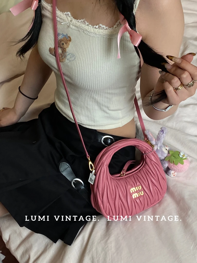 95新 MIU MIU/缪缪 海棠粉羊皮褶皱mini wander包20189881
