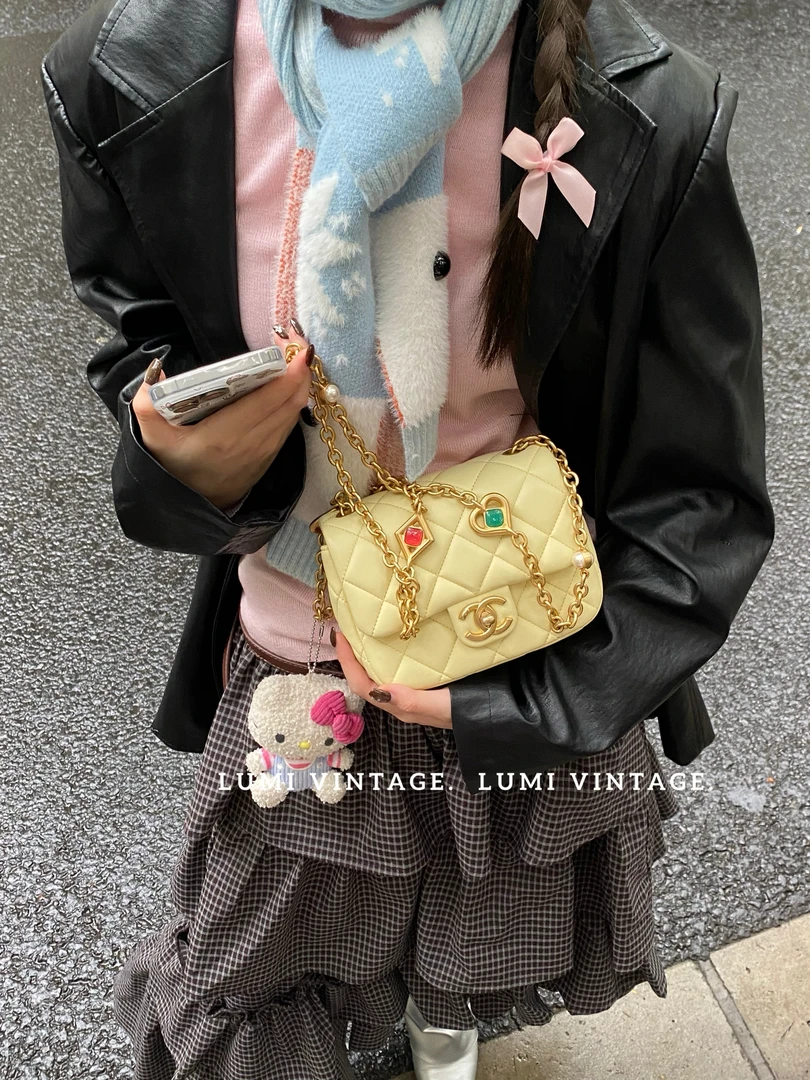95新 Chanel/香奈儿 23s小鸡黄爱心琉璃方胖子 26374290