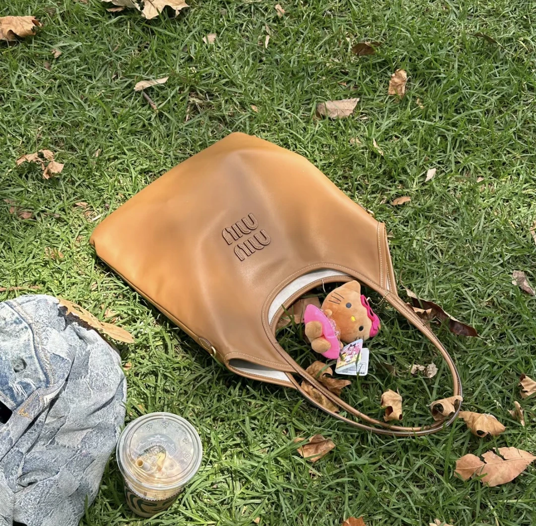 95新 MIU MIU/缪缪 棕色牛皮ivy托特包82123993