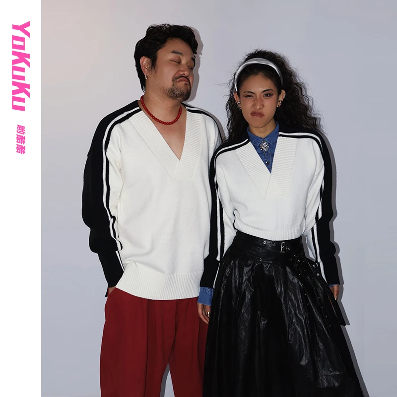 哟酷酷冬季保暖黑白V领慵懒针织情侣毛衣宽松套头撞色百搭时尚款