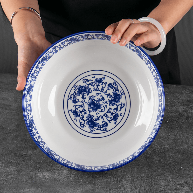 9英寸青花汤碗一个 破碎联系看过补发 由夹心饼干提供