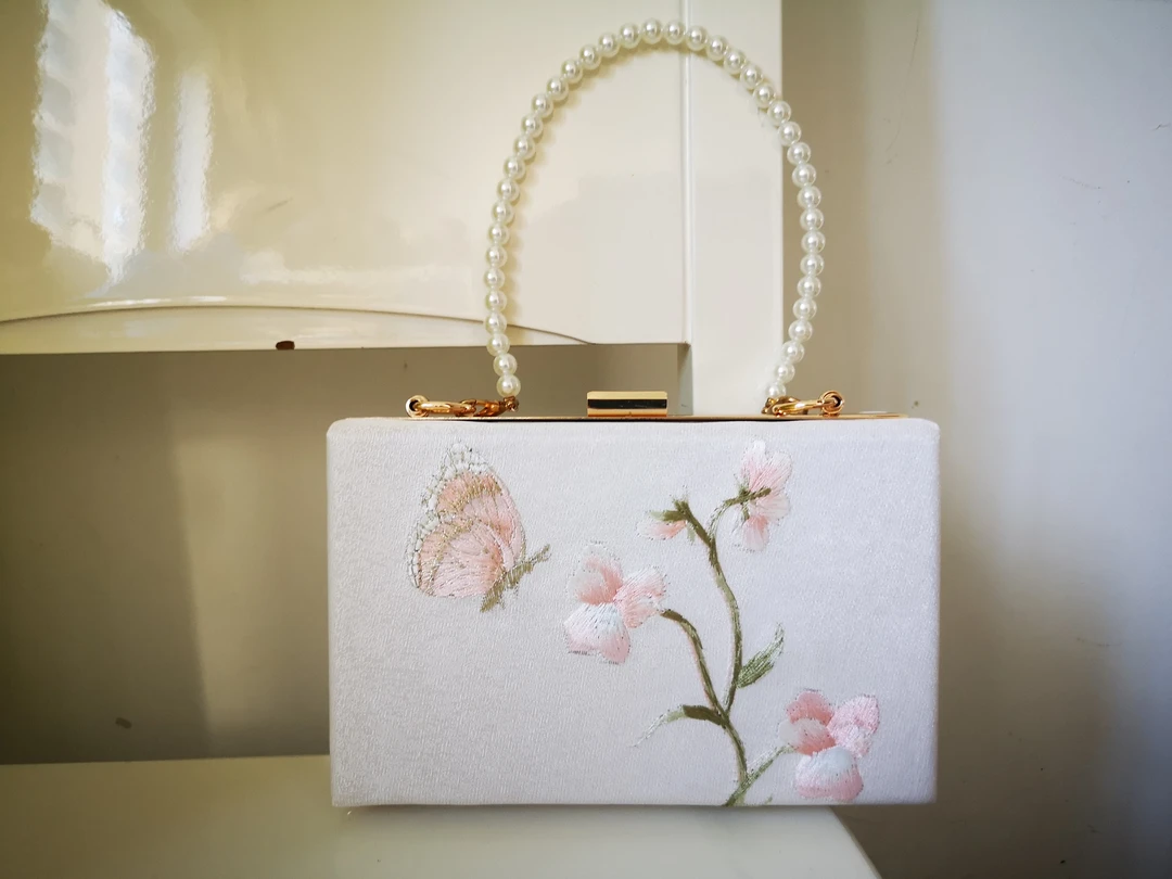 汉服包包刺绣包包盒子手拿包手工口金包尺寸18*11*5.5