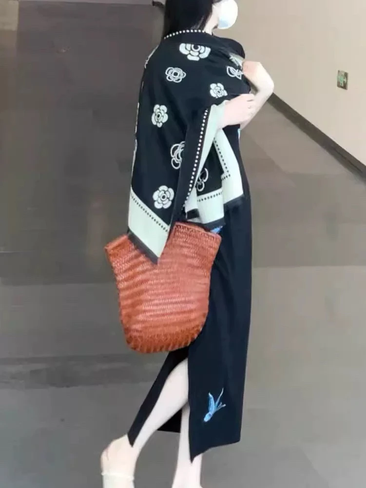 她来了复古馆百搭气质小香风披肩山茶花保暖双面围脖两用大围巾女