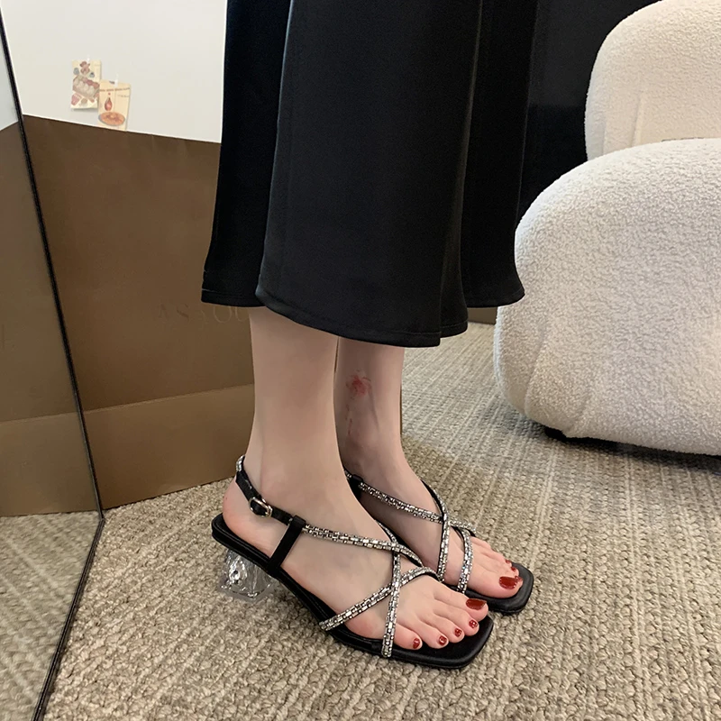 9709-4方头粗跟大码露趾凉鞋女41-43一字带气质外穿法式【520礼物】