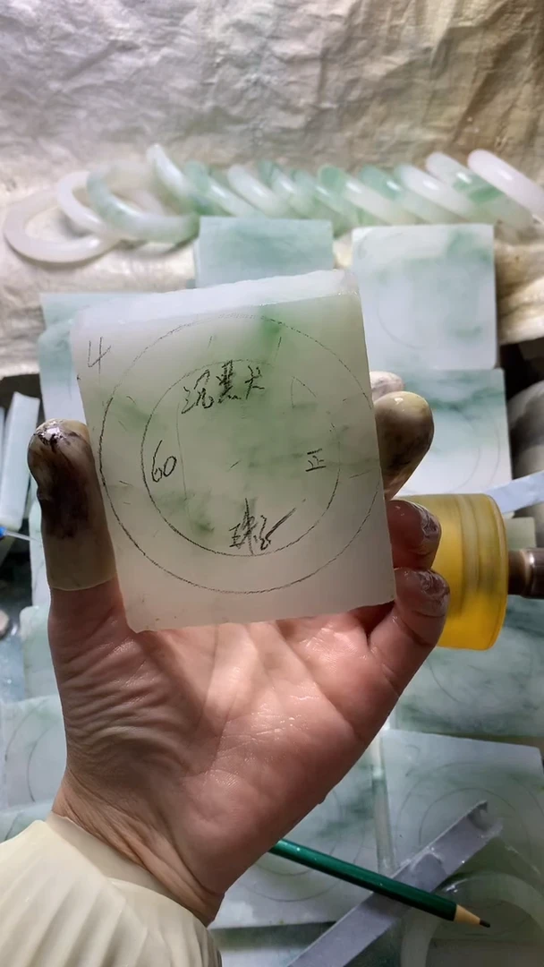 【闪购商品】定制石英质玉（天山翠）定制款60