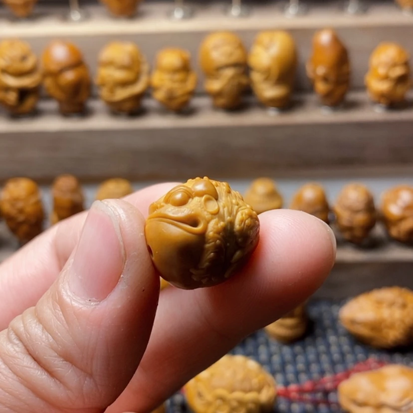 【闪购商品】橄榄核吊坠妖***猴