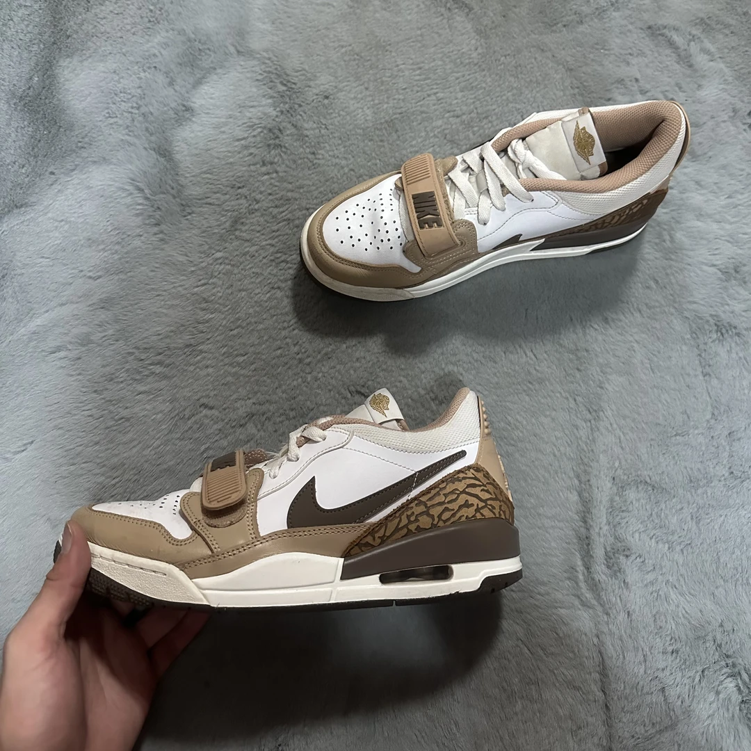 42码 aj312卡其黄 95新 鞋底磨损小 鞋面新 气垫好 中古篮球鞋