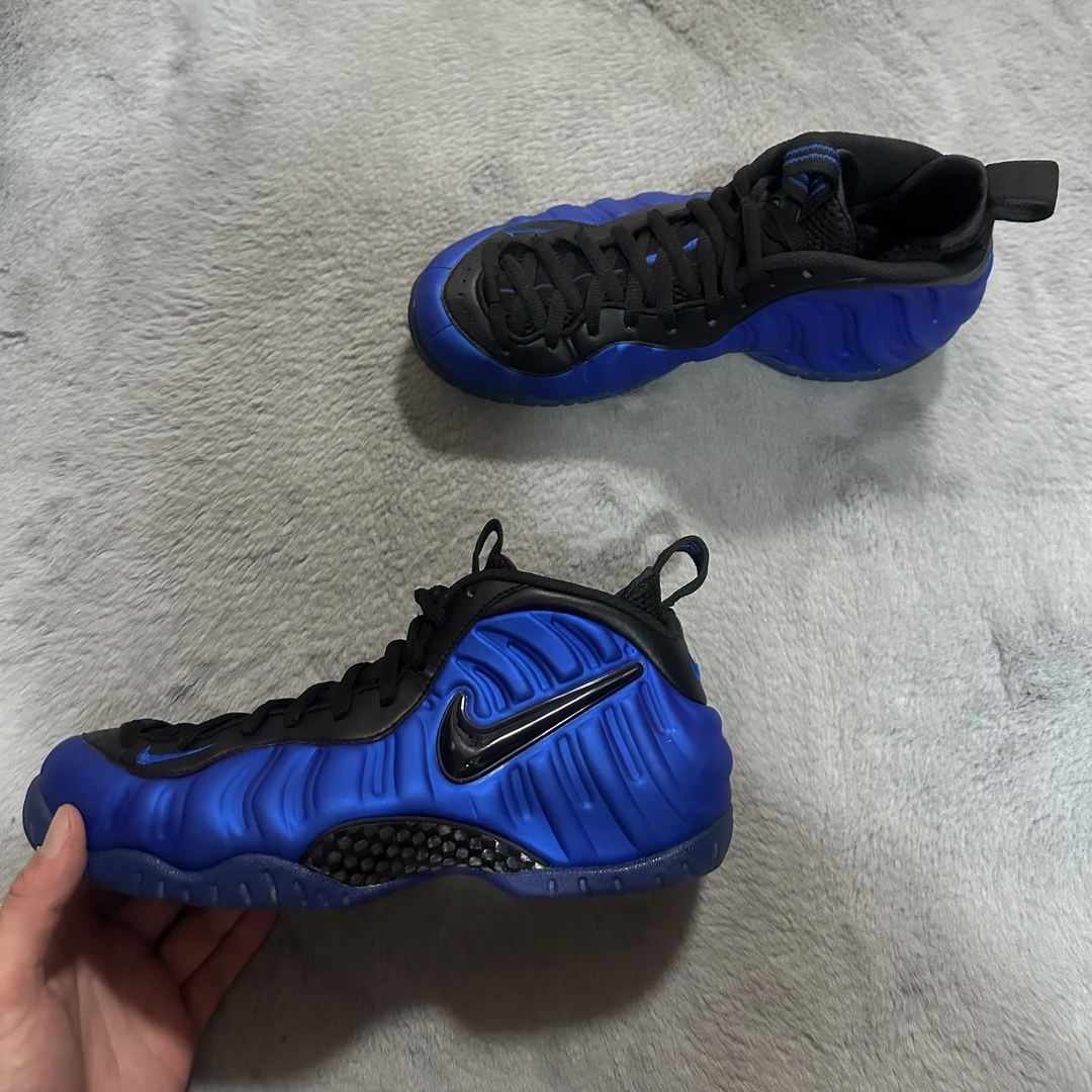41码 Nike 黑蓝泡 95新 鞋底磨损小 鞋面新 气垫完好 中古篮球鞋