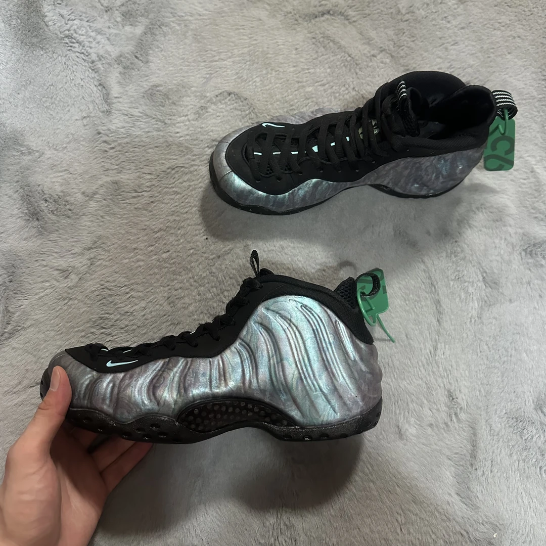 42码 Nike 鲍鱼喷 95新 鞋底磨损小 鞋面新 气垫完好 中古篮球鞋