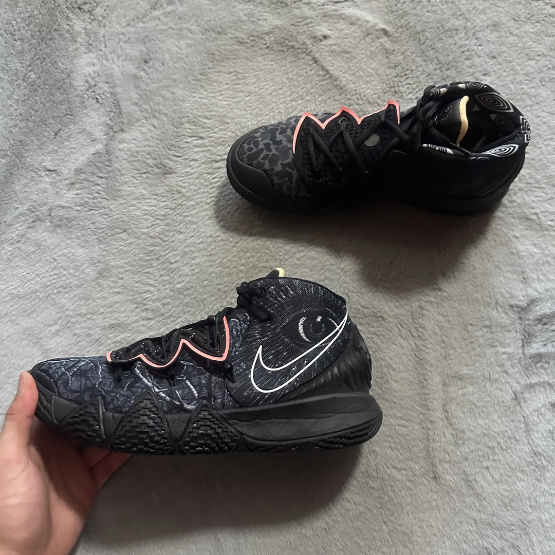44.5码 Nike 欧文s2黑武士 95新 鞋底磨损小 鞋面新 中古